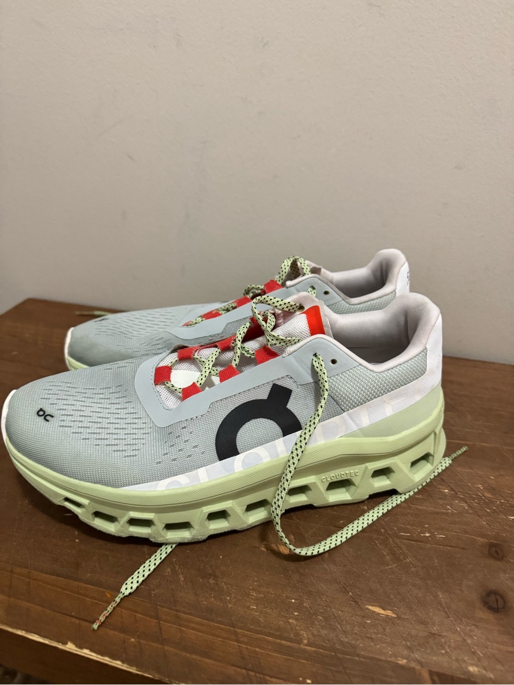On Cloud Women’s Sneakers Size 9.5